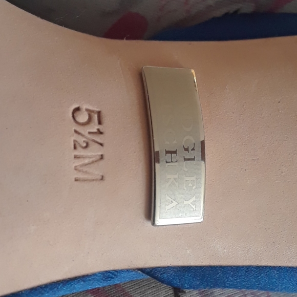 Shoes - Picture 6 of 9